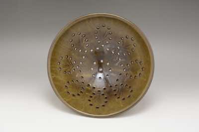 This berry bowl was carefully drilled by hand with specific pattern in mind.  Close to 100 holes were drilled to create its pattern.  Glaze itself was also hand-dipped to create the vein-like pattern on its surface.  Now these berry bowls all come with a dish to catch water from berries.