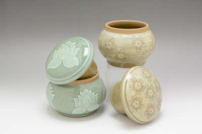 These French butter dishes were hand-thrown and hand-carved with traditional floral patterns.  The patterns include lotus flowers and cherry blossoms.  Each can fit one stick (i.e. 125ml) of butter at one time.  They come in celadon glaze (left) or pun'chong glaze (right).  Because celadon is a crackle glaze, different glaze (such as pun'chong or tenmoku) is used for the interior of the dish instead.   